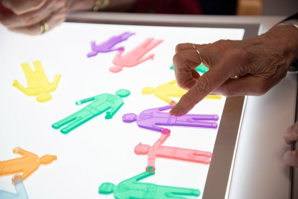 Silishapes Linking People Family (6) - Little Whispers