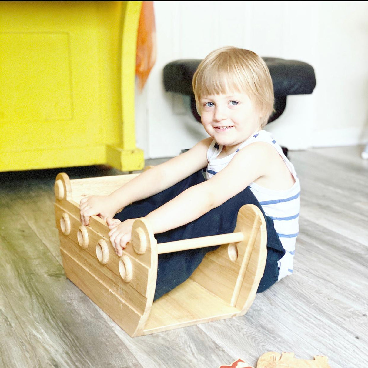 Deluxe Noah's Ark With 24 Colourful Animals - Little Whispers