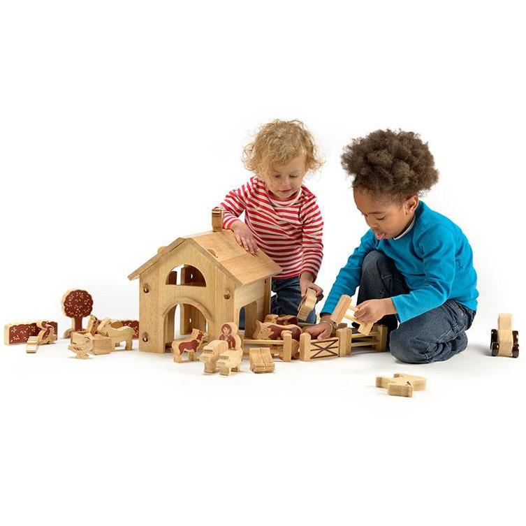 Lanka Kade Deluxe Farm With Barn And Tractor - Little Whispers